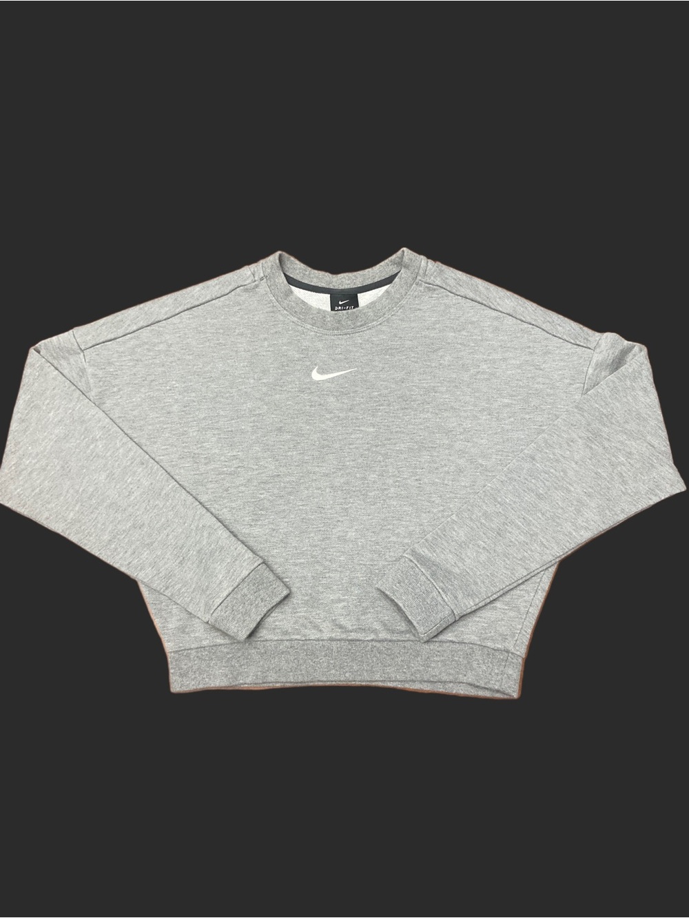 Nike Dri-Fit Backless Cutout
Cropped Sweatshirt
Embroidered Logo Heather
Gray- S